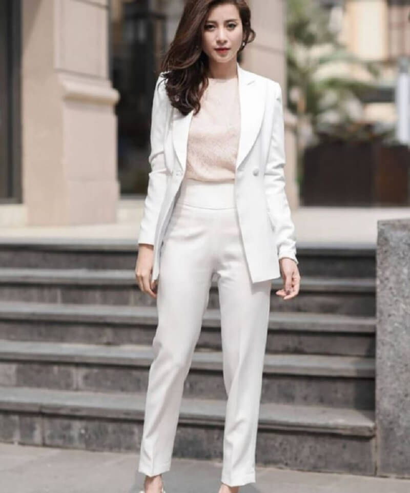 Thả dáng với bộ vest công sở chuyên nghiệp thanh lịch