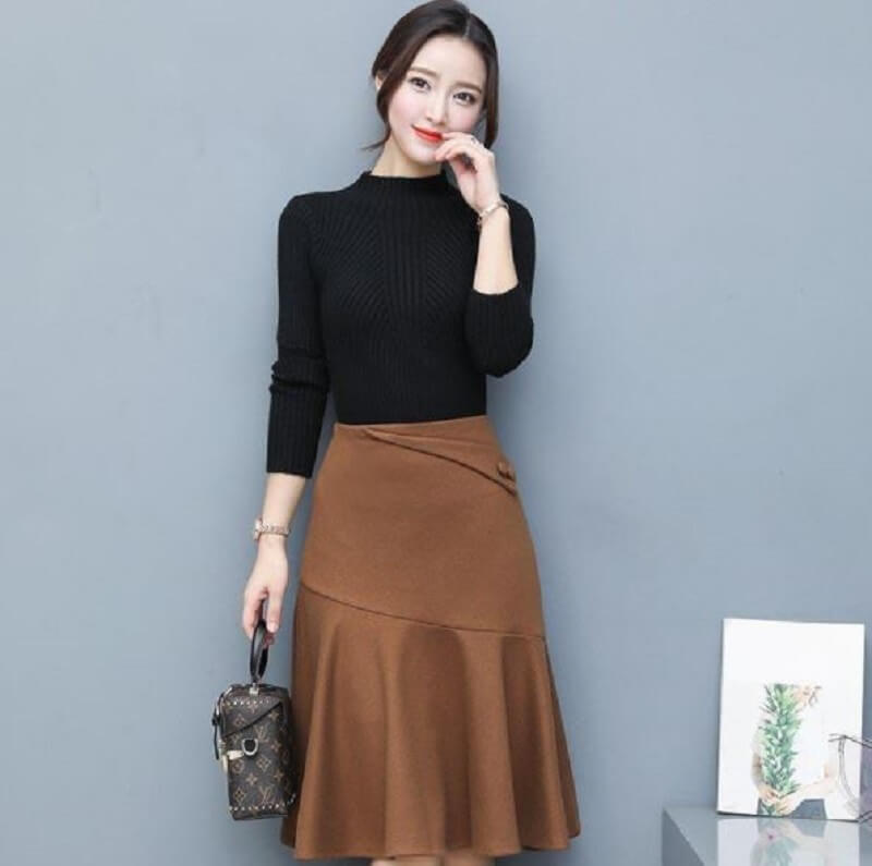 Nhẹ nhàng với áo đen và chân váy màu be