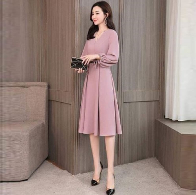 Nên chọn các mẫu trang phục màu hồng phù hợp khi đi làm