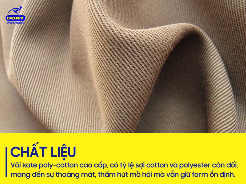Vải poly–cotton cao cấp thoáng mát, giữ form ổn định.