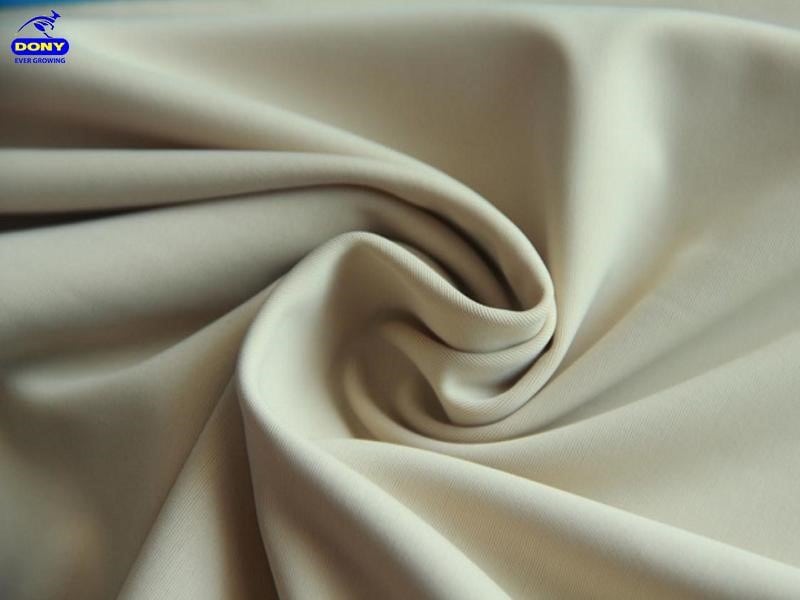 Vải spandex – Chất liệu co giãn linh hoạt cho nhân viên spa vận động nhiều