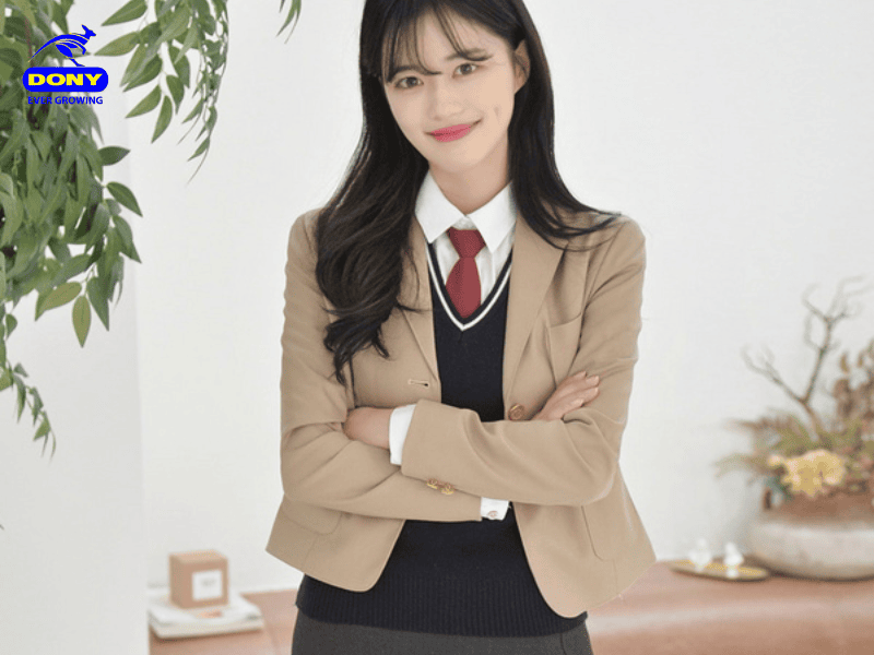 Mẫu 3: Đồng phục áo khoác học sinh nữ Hàn Quốc blazer be dáng ngắn