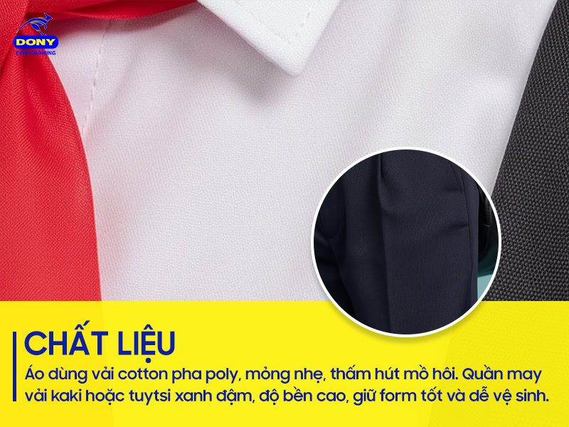 Áo dùng vải cotton pha poly, quần dùng vải kaki hoặc tuytsi.