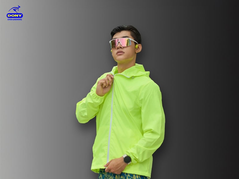 Áo khoác teambuilding phối màu neon.