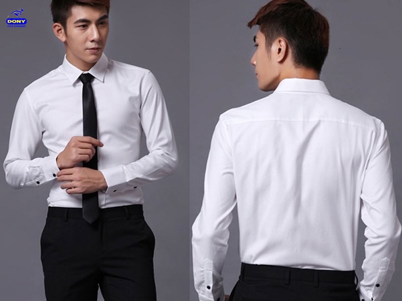 Mẫu áo sơ mi body-fit trắng công sở.