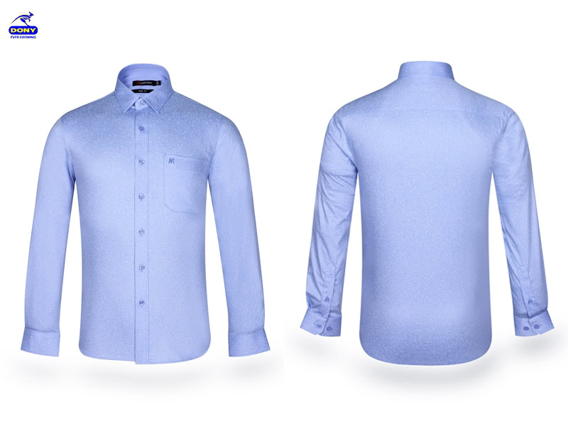 Mẫu sơ mi slim-fit màu xanh dương ôm vừa dáng.
