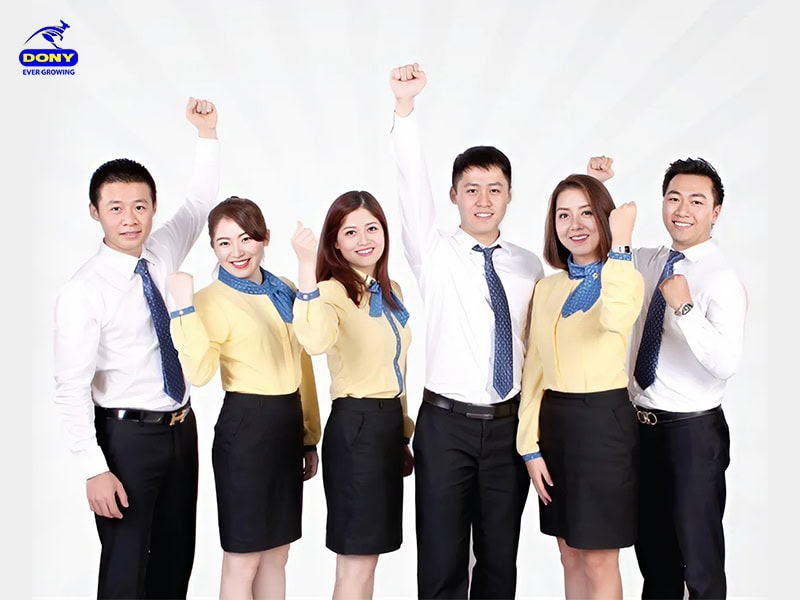 Mẫu sơ mi PVcombank màu vàng trắng.