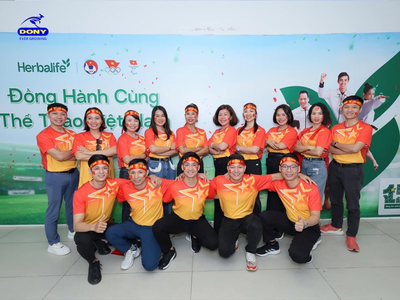 Áo thun Herbalife cổ tròn tại sự kiện “Đồng hành cùng thể thao Việt Nam”.
