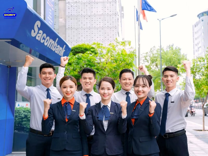 Đồng phục nhân viên ngân hàng thanh lịch và chỉn chu.