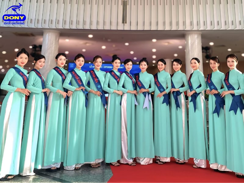 Đồng phục lễ tân áo dài.