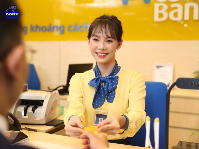 Phụ kiện nơ tại PVcomBank duyên dáng, thanh lịch.