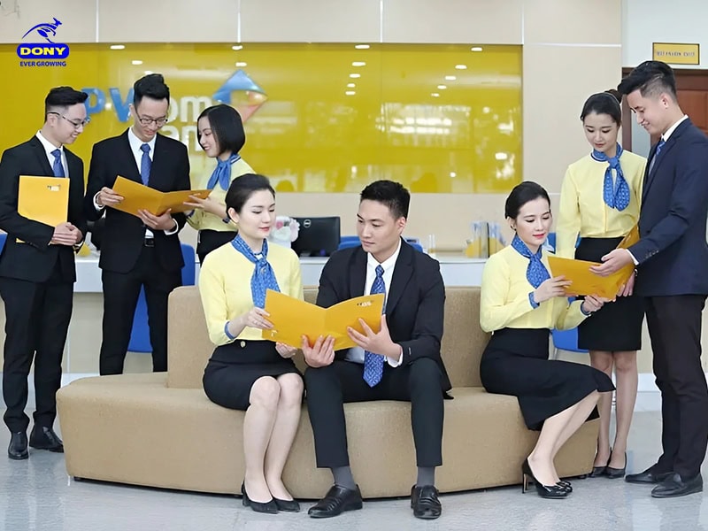 Đồng phục PVcomBank truyền tải được ý nghĩa đoàn kết, tin cậy.