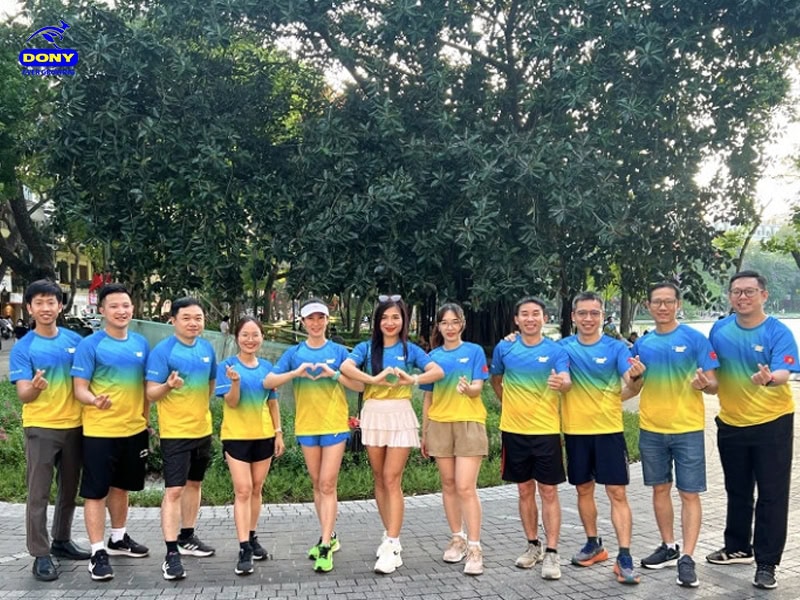 Đồng phục áo teambuilding tại PVcomBank thoải mái, năng động.