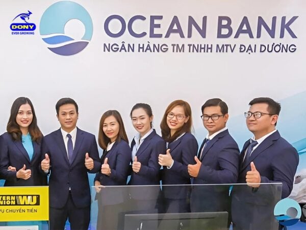 Đồng phục áo vest tại ngân hàng OceanBank.