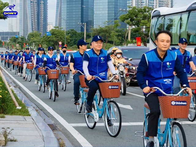Đồng phục áo gió Shinhan Bank đồng hành cùng nhân viên.
