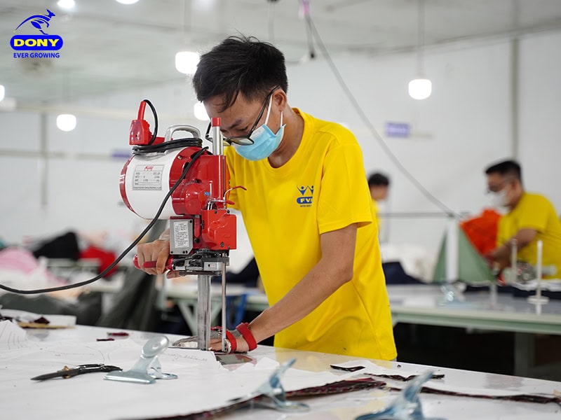 gia cong quan ao dong phuc gia re