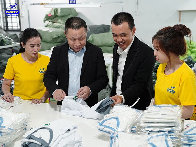 lam viec voi nha san