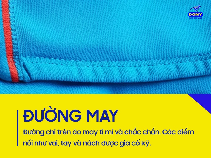 Đường may trên áo tỉ mỉ, chắc chắn.