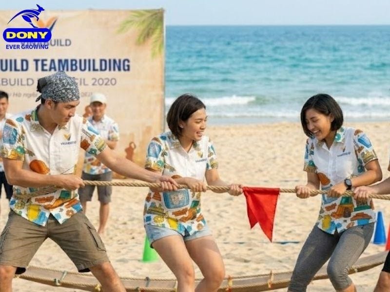 Đường may áo được thực hiện chắc chắn, chỉ đều và thẳng, đảm bảo độ bền trong quá trình sử dụng