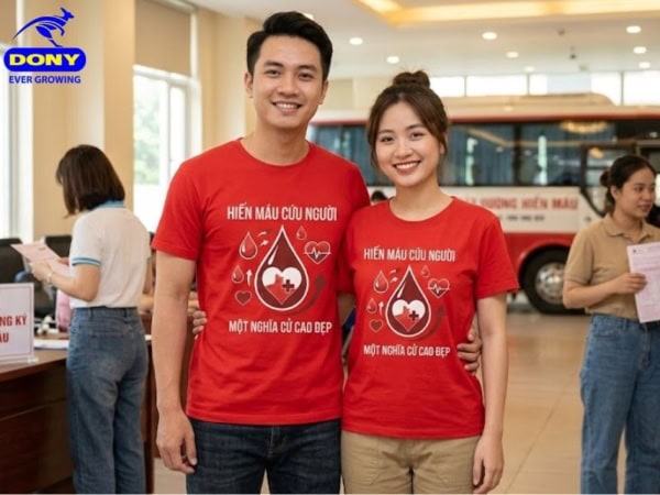 Màu đỏ là tông màu chủ đạo, mang nhiều tầng ý nghĩa trong bối cảnh sự kiện hiến máu