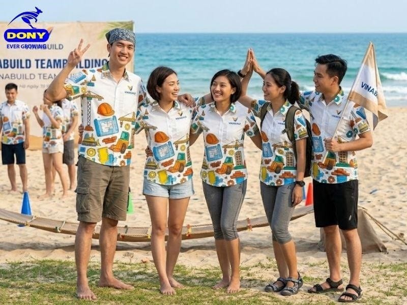 Thiết kế áo sơ mi form suông hiện đại, dễ mặc cho cả nam và nữ