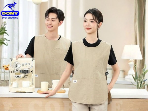 Tạp dề dáng suông, phủ thân trước với chiều dài vừa phải