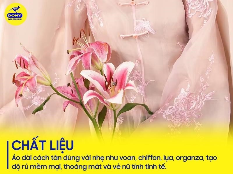 Áo dài cách tân thường sử dụng các chất liệu nhẹ, bay như voan, chiffon, lụa hoặc organza