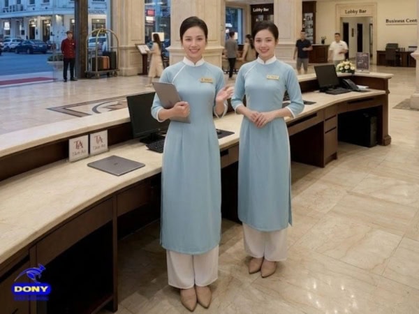 Áo dáng dài ôm nhẹ cơ thể, tạo hiệu ứng thon gọn và thanh thoát