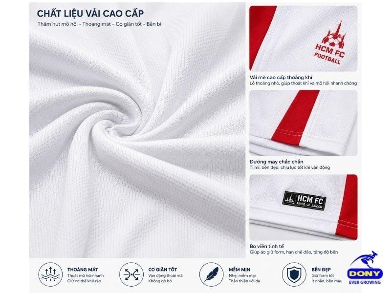 Áo được may từ vải mè thể thao co giãn tốt, bề mặt vải mềm nhẹ và có khả năng thấm hút mồ hôi hiệu quả.