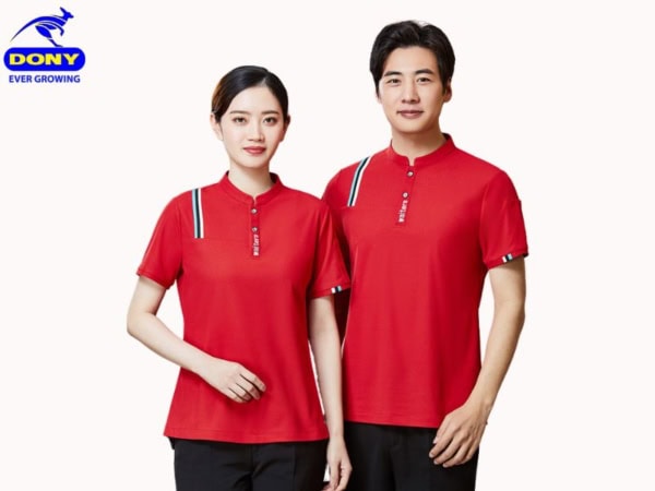 đồng phục áo thun nhà hàng màu đỏ phối họa tiết