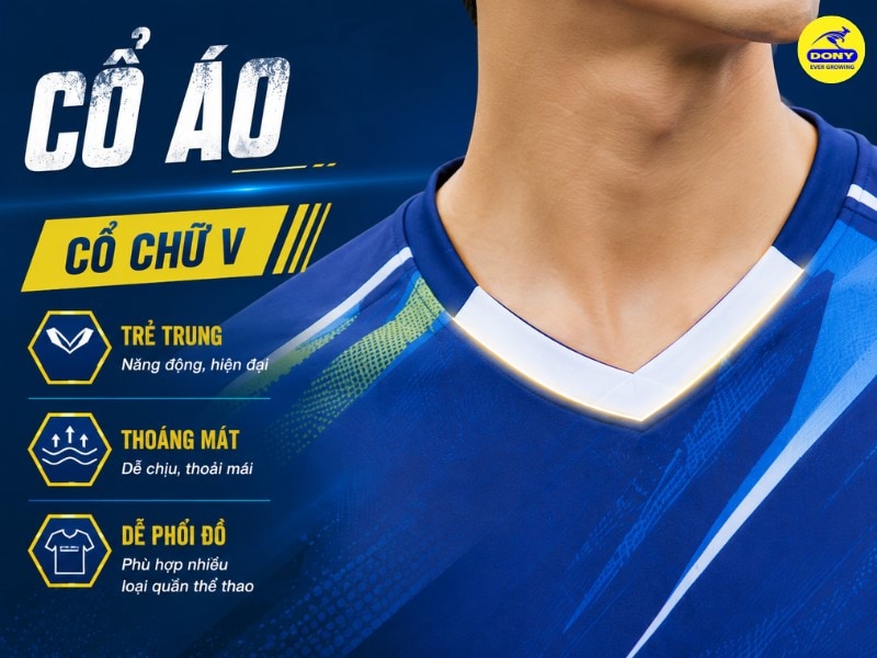Áo sử dụng cổ chữ V phối viền trắng, mang lại cảm giác trẻ trung