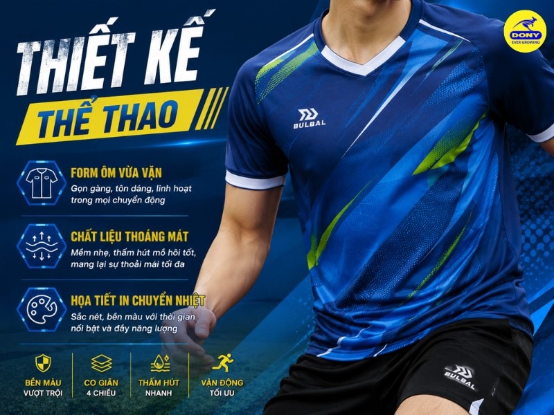 Đồng phục sở hữu form thể thao ôm vừa vặn, tạo cảm giác gọn gàng nhưng vẫn đảm bảo sự linh hoạt khi di chuyển