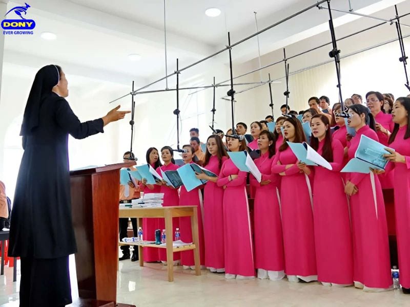 ao dai ca doan hoa tiet nen