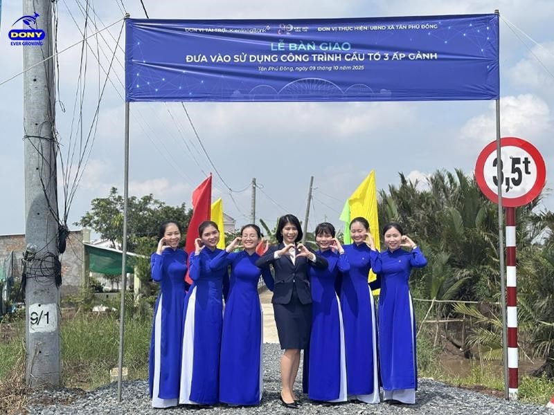 Đồng phục áo dài ngân hàng KienlongBank.