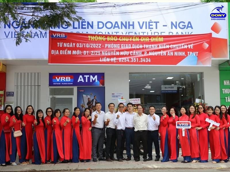 Đồng phục áo dài ngân hàng Liên doanh Việt - Nga (VRB).