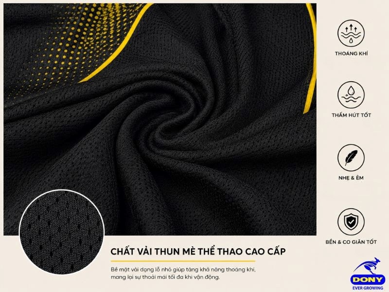 Áo được may từ chất liệu thun mè thể thao có đặc điểm nhẹ
