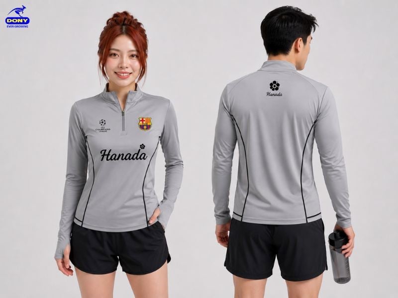 Mẫu đồng phục áo thun tay dài màu xám kết hợp quần short thể thao