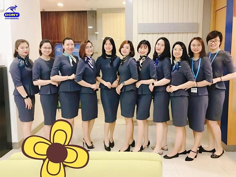 Đồng phục set vest nữ ngân hàng Standard Chartered màu ghi