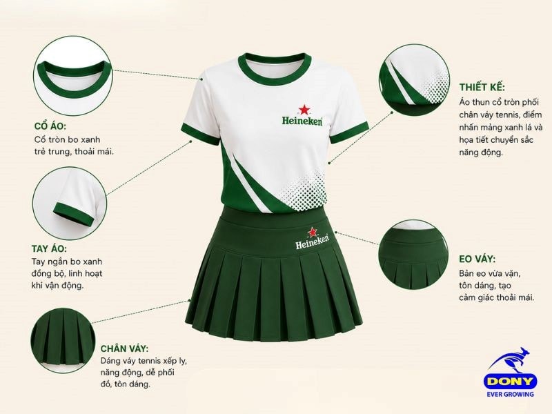Bộ đồng phục bao gồm áo thun cổ tròn ôm dáng vừa vặn kết hợp cùng chân váy tennis xếp ly trẻ trung