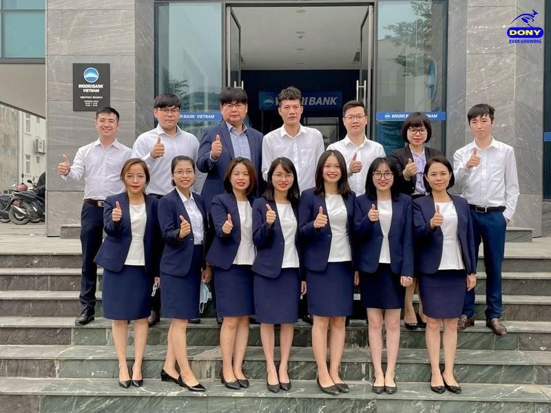 Đồng phục áo vest ngân hàng Woori Bank.